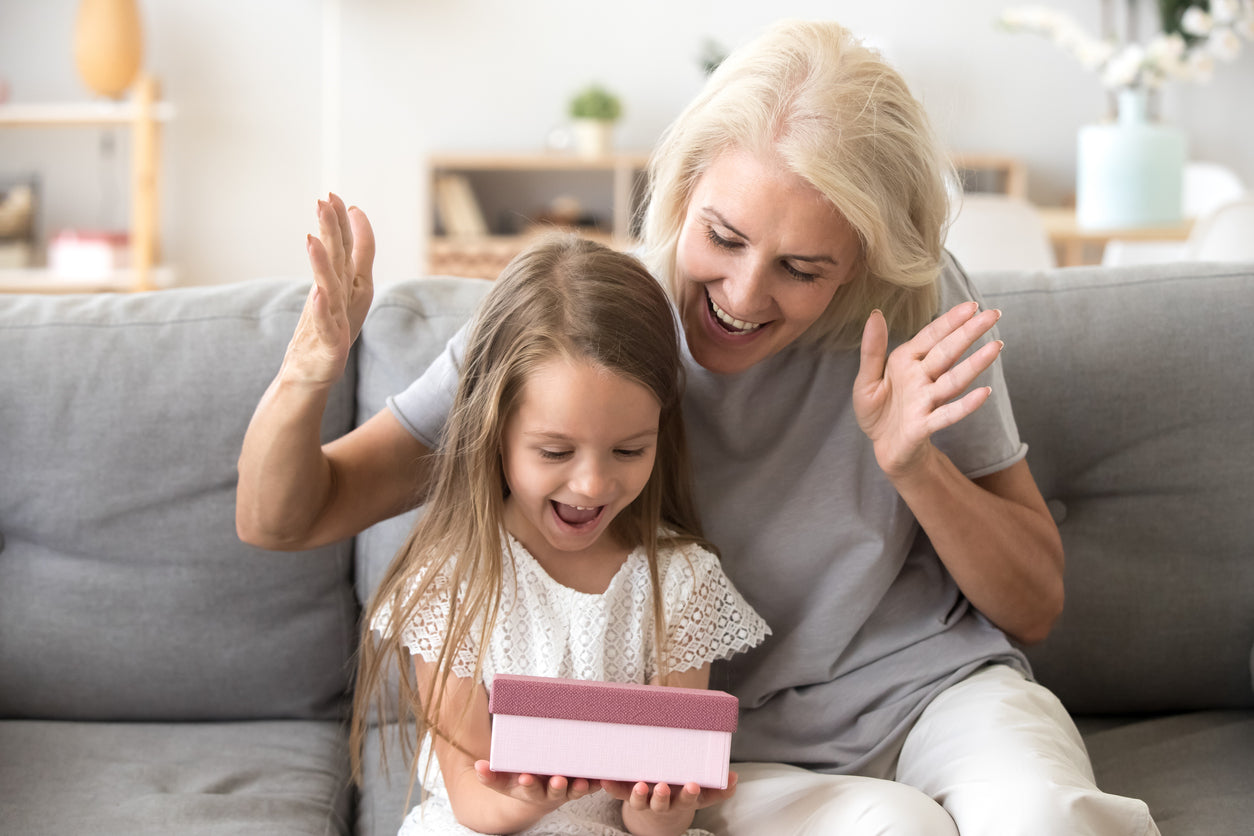 Quel est le moment idéal pour commencer à offrir des bijoux en diamant à votre fille ?