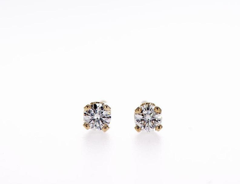 14K Gold Round Diamond Stud Earrings (0.10Ctw) - mydiamond.ca